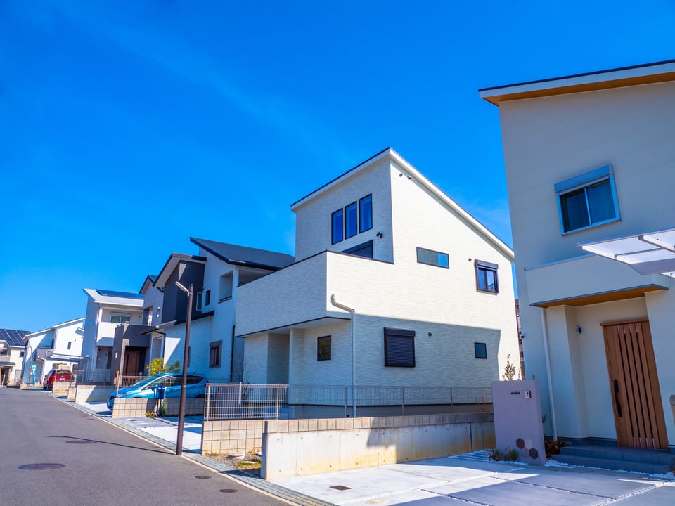 2階建ての住宅が並ぶ第一種低層住居専用地域の住宅街