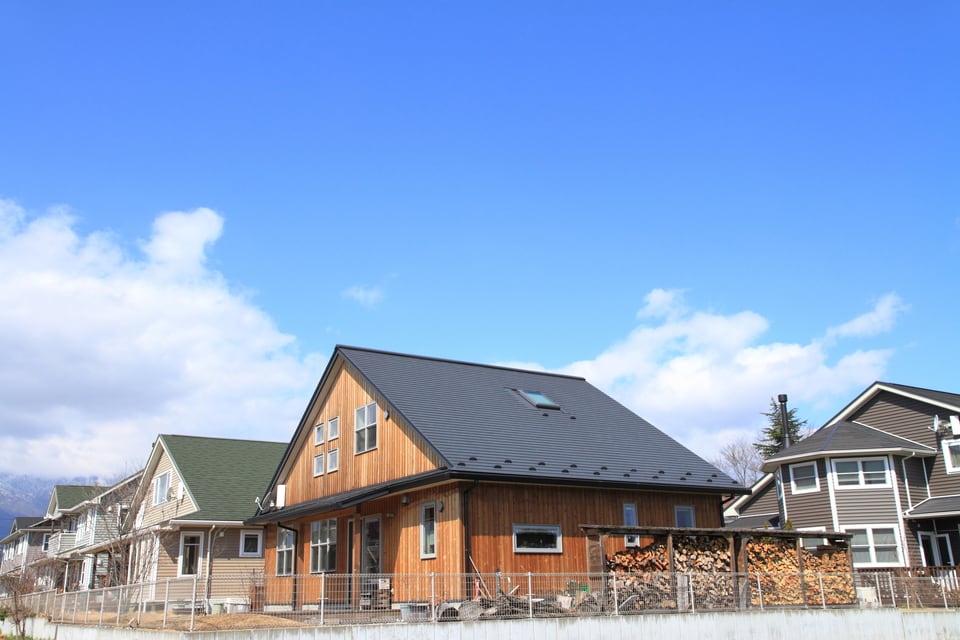 広々とした敷地に2×6工法の住宅が建ち並ぶ住宅街