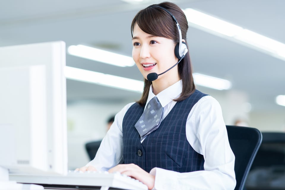 鍵紛失などのトラブルにも対応する24時間管理サービスのオぺーレーター