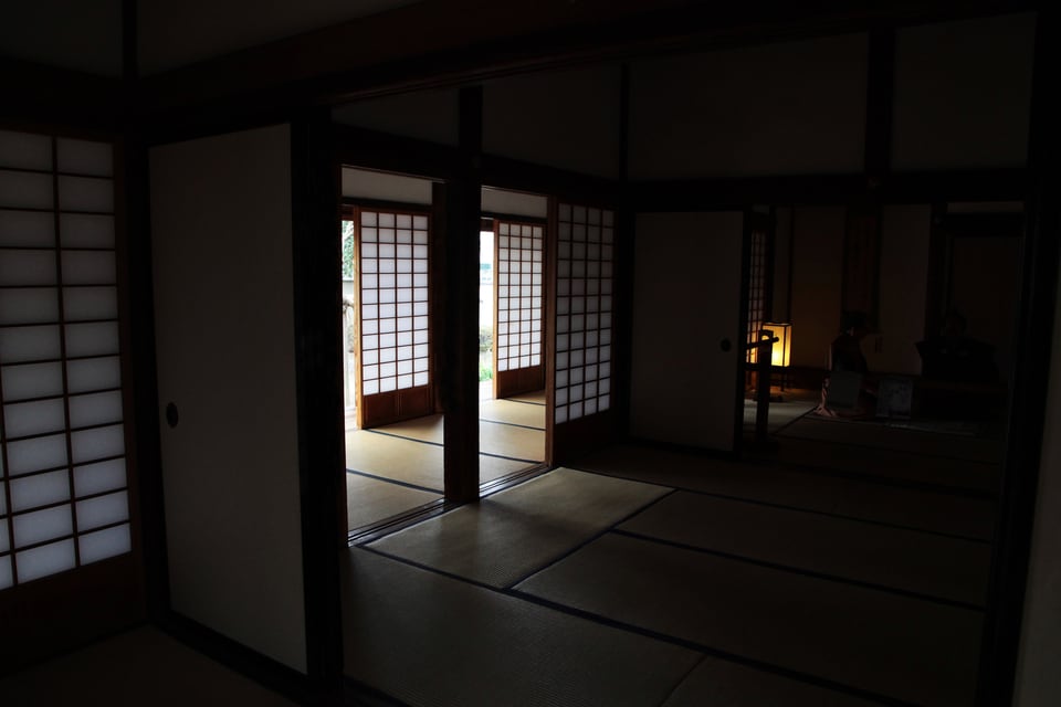 採光が取りづらく薄暗い行灯部屋