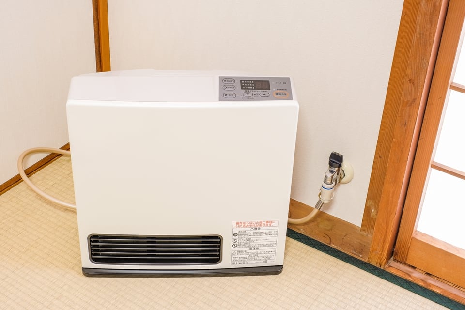 部屋の中のガス栓を利用したガスヒーター