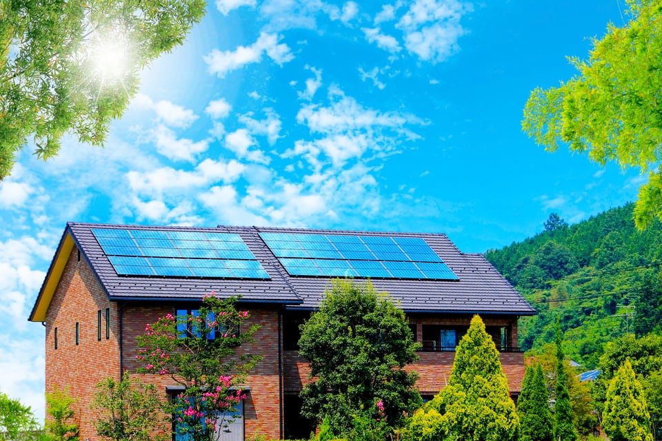 再生可能エネルギーを住宅で利用するための太陽光発電パネル