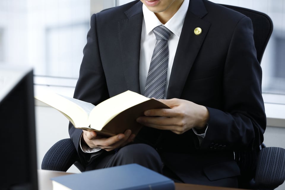 単体規定について説明する弁護士