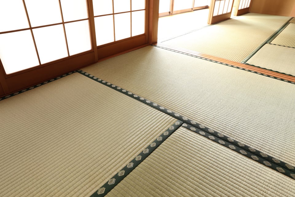 障子と襖で間仕切りされた和室