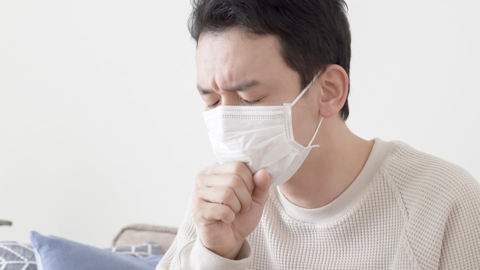 総揮発性有機化合物量によって健康被害を受けた男性