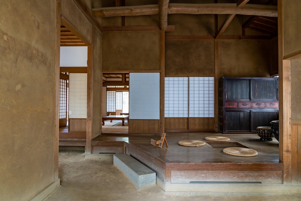 武家屋敷の土間との境に見られる上がり框