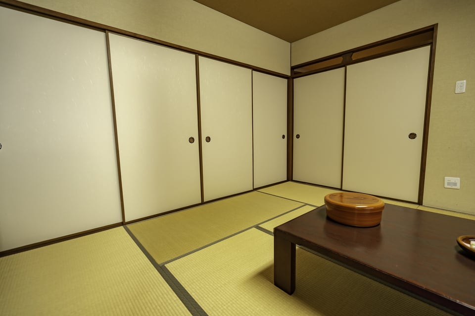旅館の客室等で見られる一般的な襖