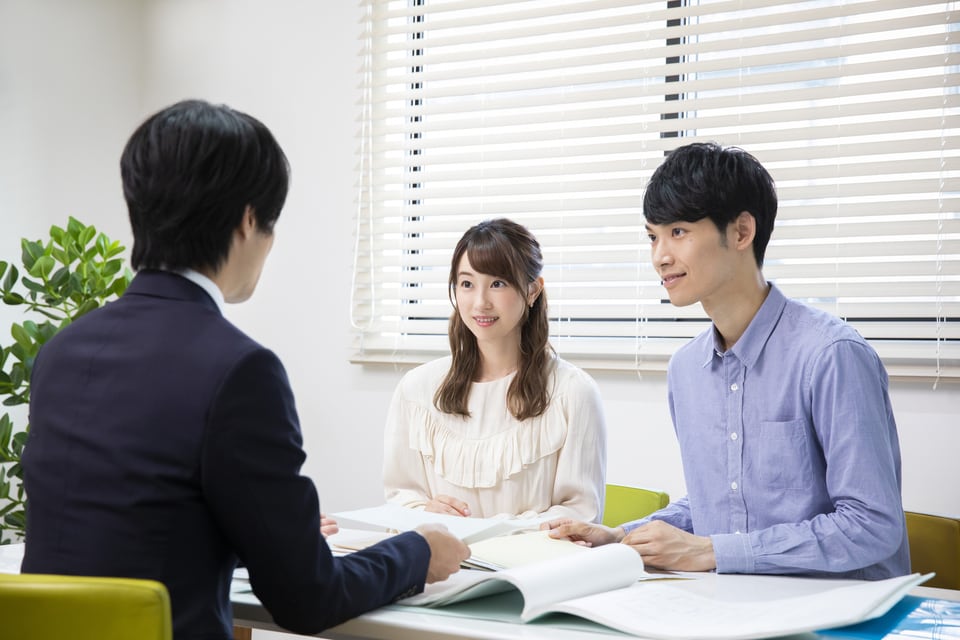 重要事項の説明義務を果たすため面談を行う不動産業者