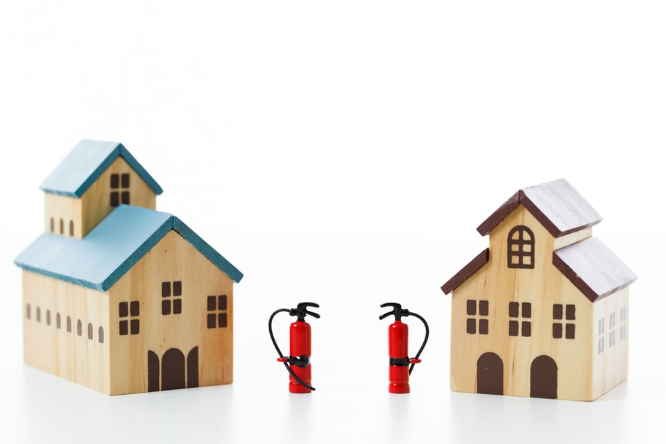 防火区画検証法に則り消火器を常備する住宅