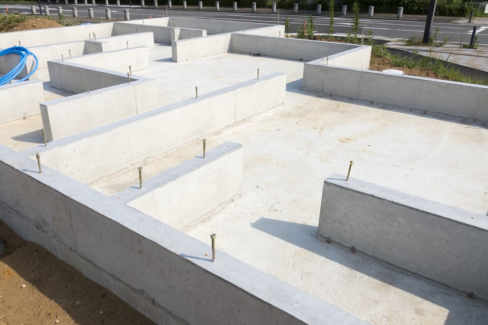 100年コンクリートを使用した新築住宅の基礎工事現場