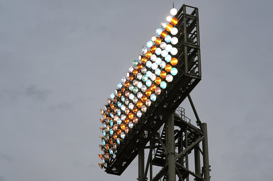スタジアム照明として利用される高輝度放電ランプ