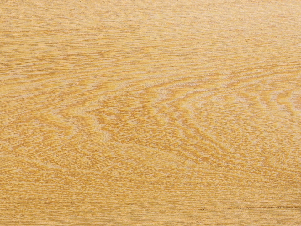 非常に希少で珍重されるタガヤサン材の表面