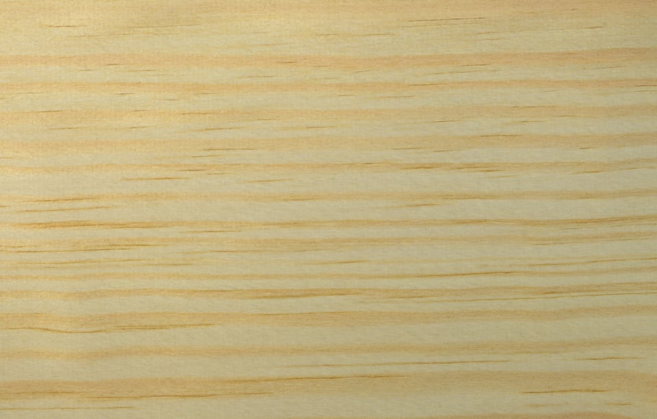 堅い材質が特徴のハードパイン材の表面