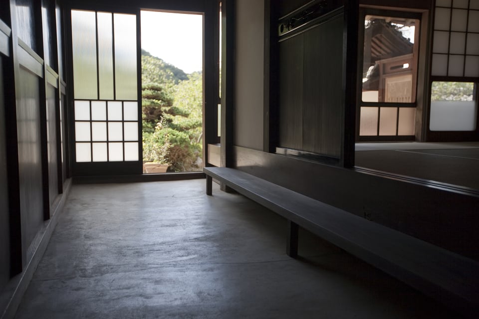古い日本家屋では一般的に見られた三和土