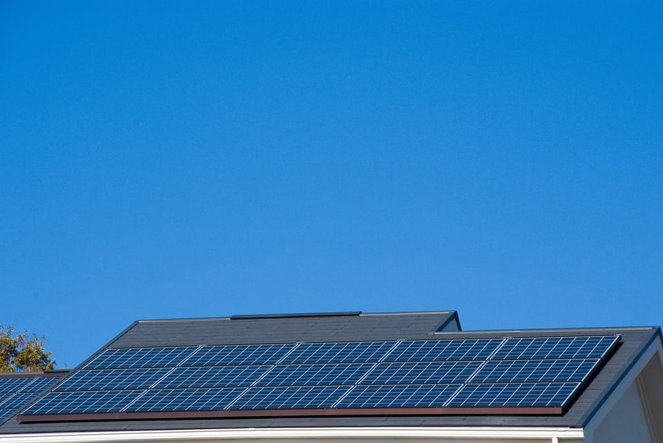 太陽光発電がとり入れられた低炭素住宅