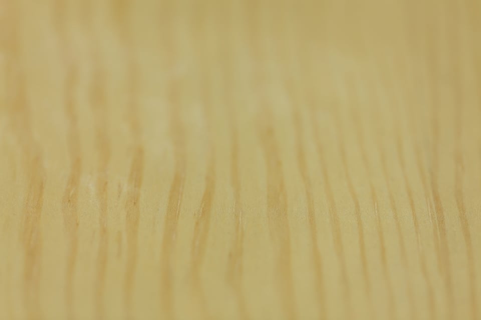 温かみがある色合いのイエローパインの木目