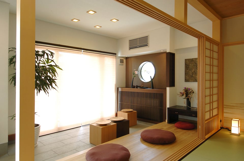 土間を設けた現代の一戸建て住宅