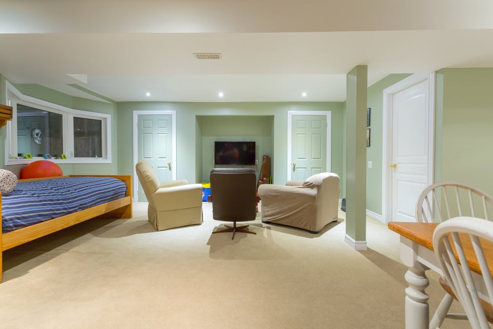 地階にあっても明るい雰囲気の地下室