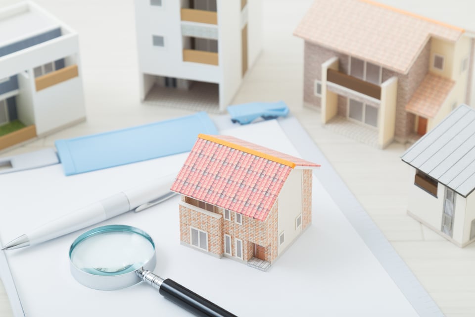 変形敷地を活かす住宅を検討している様子