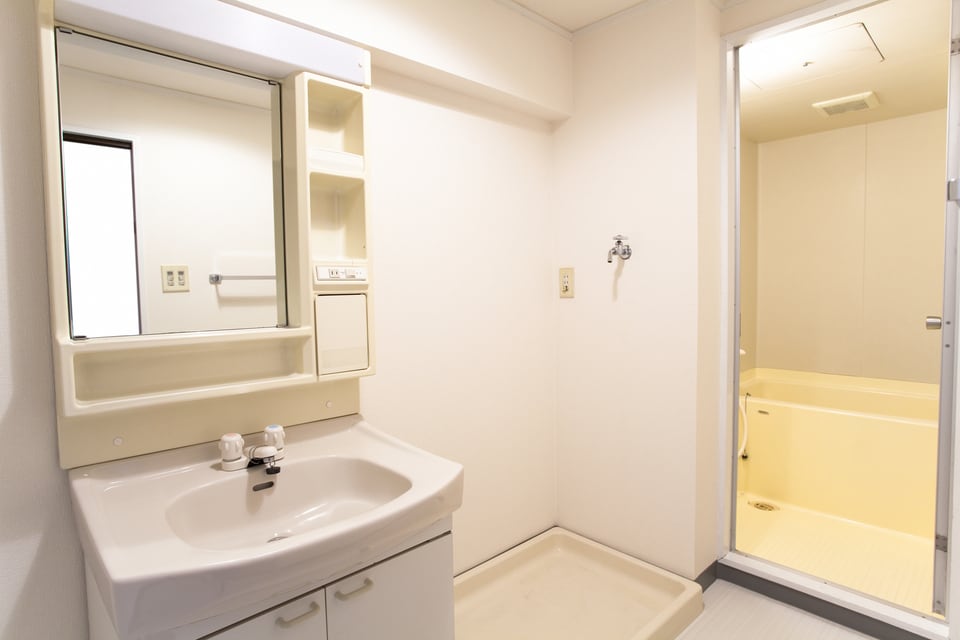 防水パンが設置された室内洗濯機置場