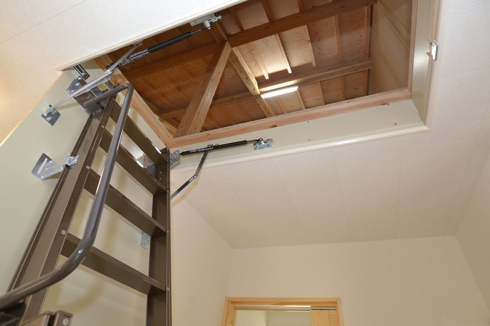 収納スペースとして利用できる小屋裏