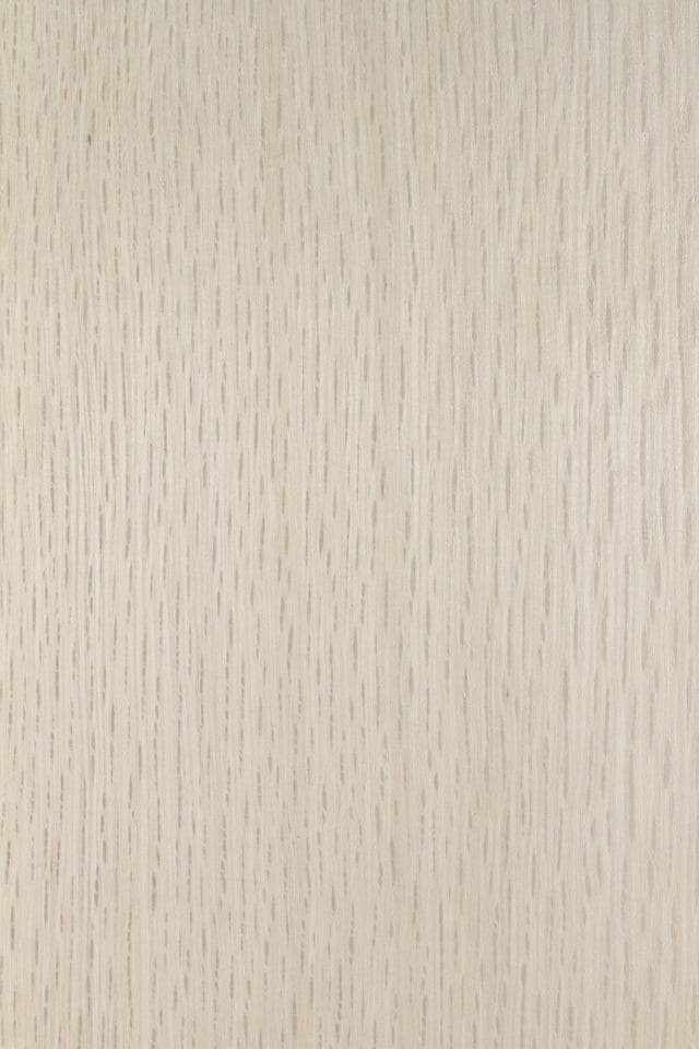 堅くて粘りがあり耐久性の高い樫材の表面