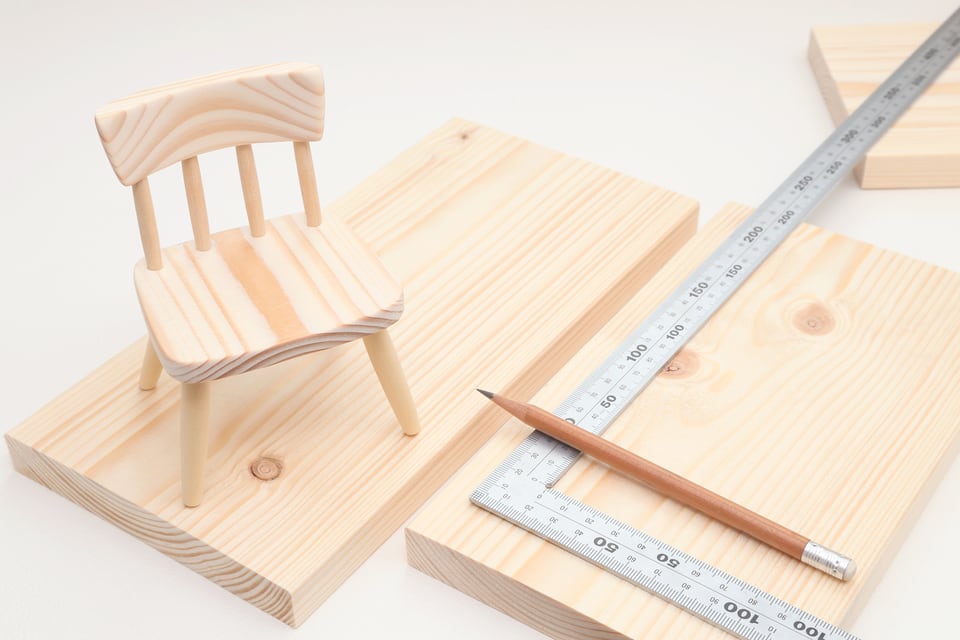 柾目を活かしたインテリア家具