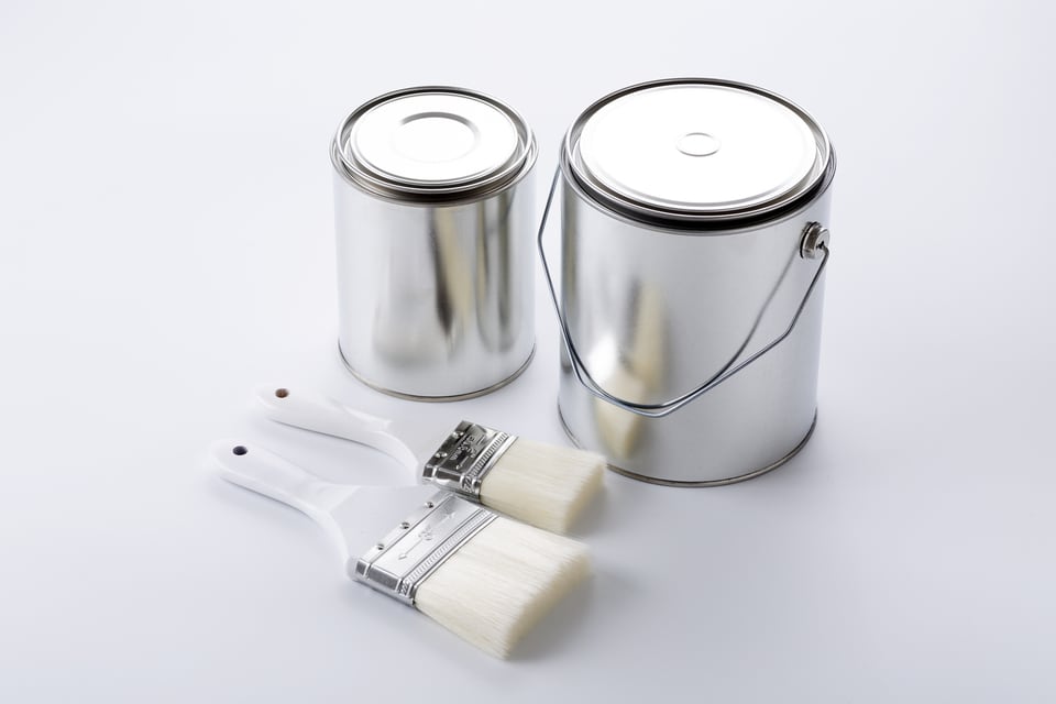 主剤と硬化剤を用いる2液型塗料の缶