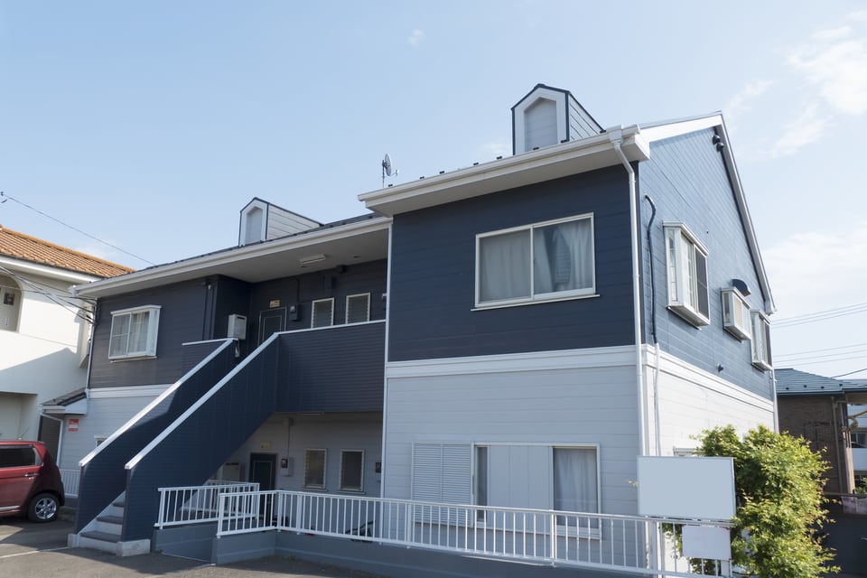 2階建ての共同建て住宅であるアパート