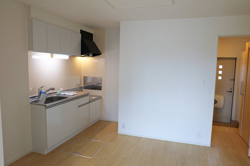 玄関とダイニング・キッチンが見える4DKの間取りの部屋