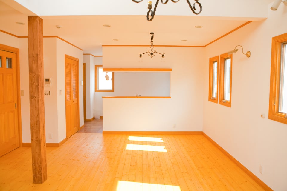 複数の部屋がある4LDKの物件の内部