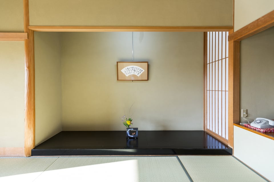 床の間に役物柱として設置されている役物の床柱