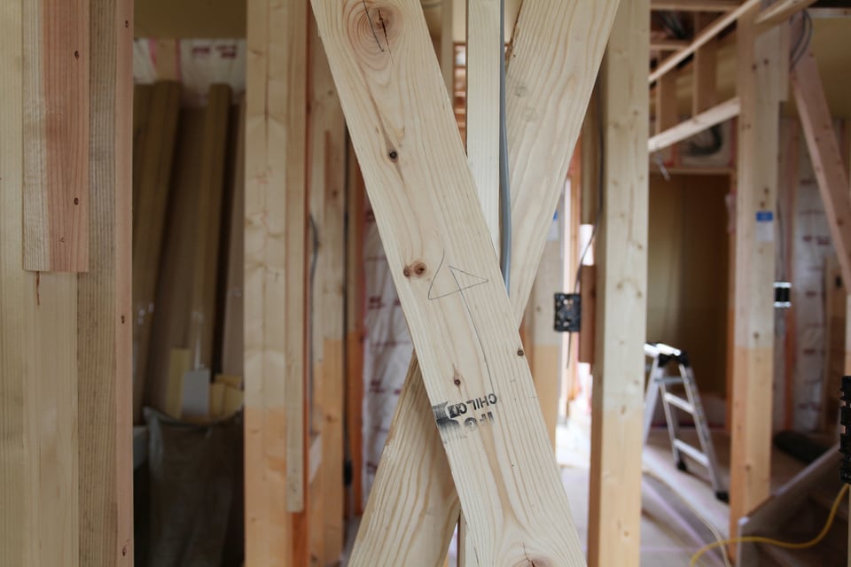 3ツ割筋交いを用いた建設現場