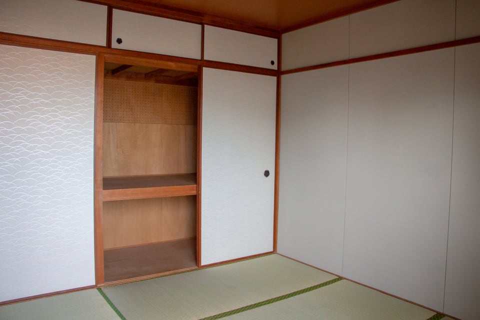 一間ある日本間の押し入れ