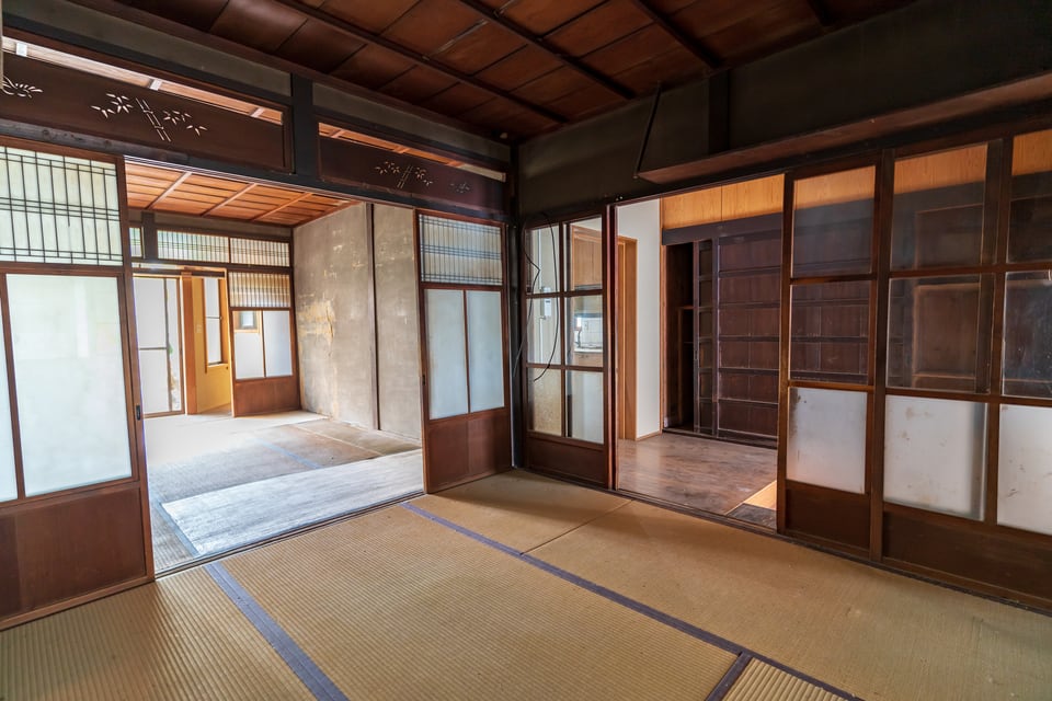 旧耐震基準に満たない旧日本家屋の内観