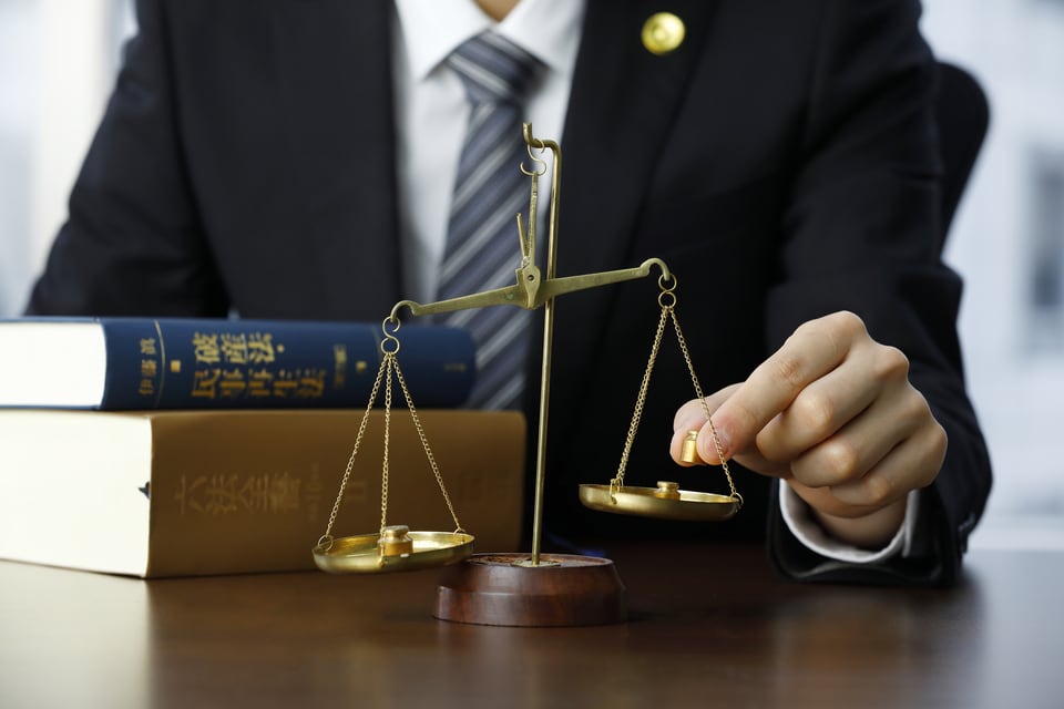 被害者の過失を考慮する過失相殺に関わる弁護士