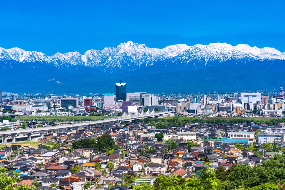 良好な住環境の保護のために最高限度高度地区を導入した富山市
