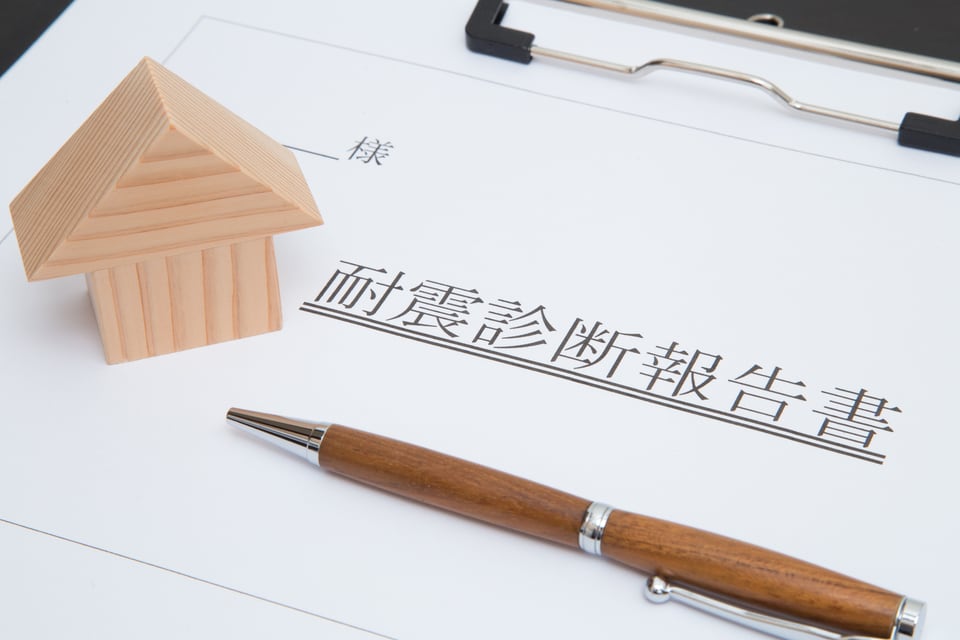 耐震補強工事で使われることが多い外付け用通し柱引き抜き防止金物