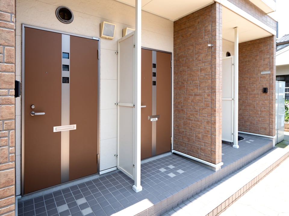 専有部分ではないマンションの玄関ポーチ