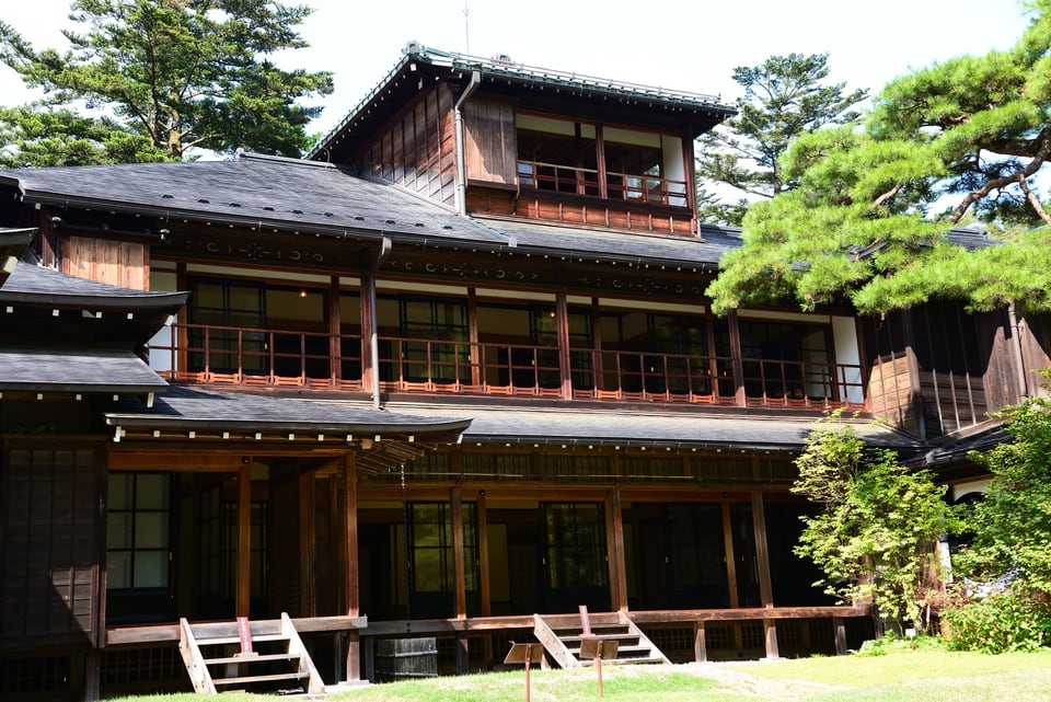 尺モジュールの歴史的な日本家屋の玄関