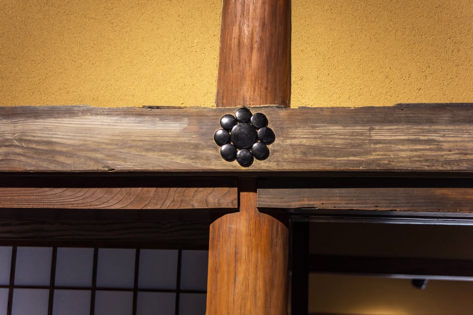 日本家屋の和室の長押に用いられる斜面板