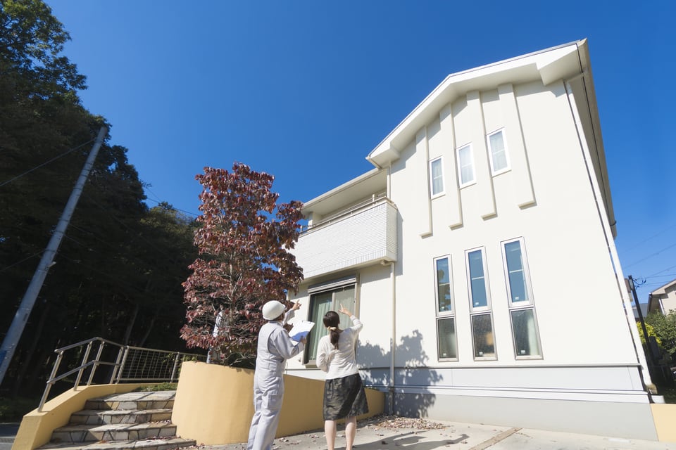 家の相談をしている施主と施工主