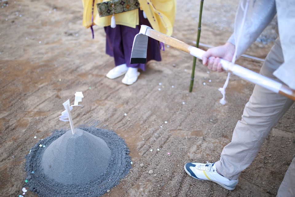 工事の安全祈願のために施主が行う地鎮祭