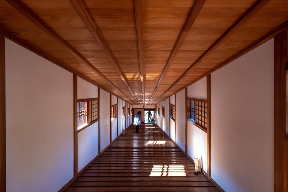 竿縁天井がある和歌山城の廊下