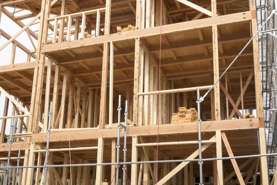 木造建築で施工された筋交いなどの耐震壁