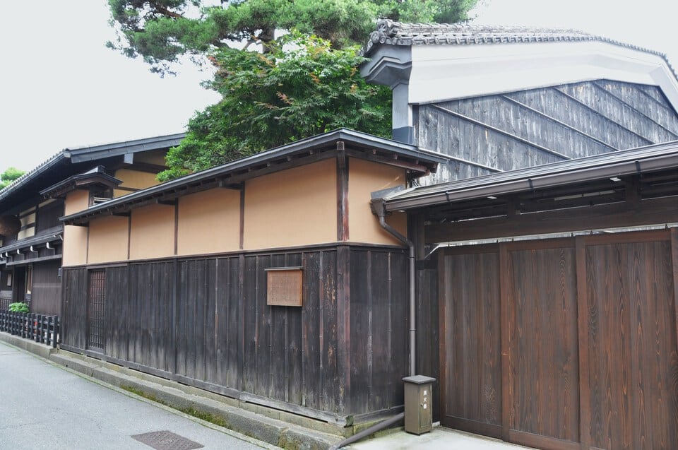 防火壁「うだつ」がある古民家