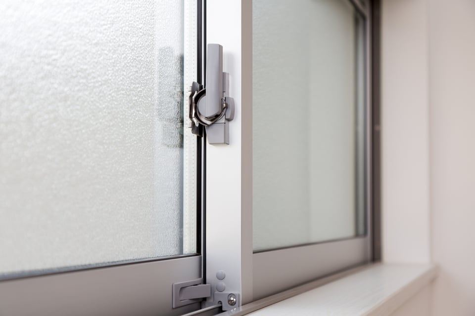 外からの騒音低減や仕事への集中に効果的な防音サッシ