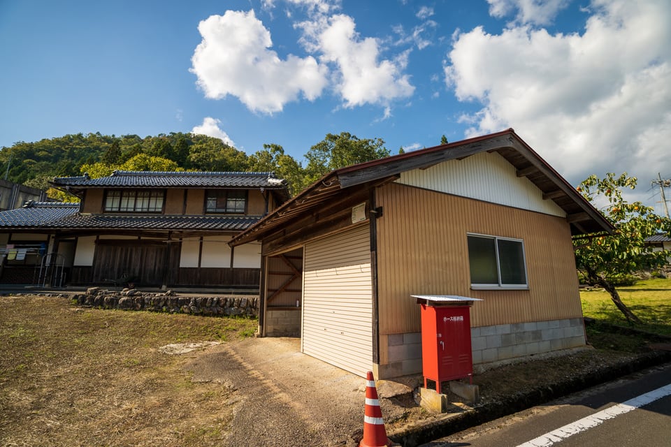 雨樋を取り付けている板や雨樋の裏側にある鼻隠し