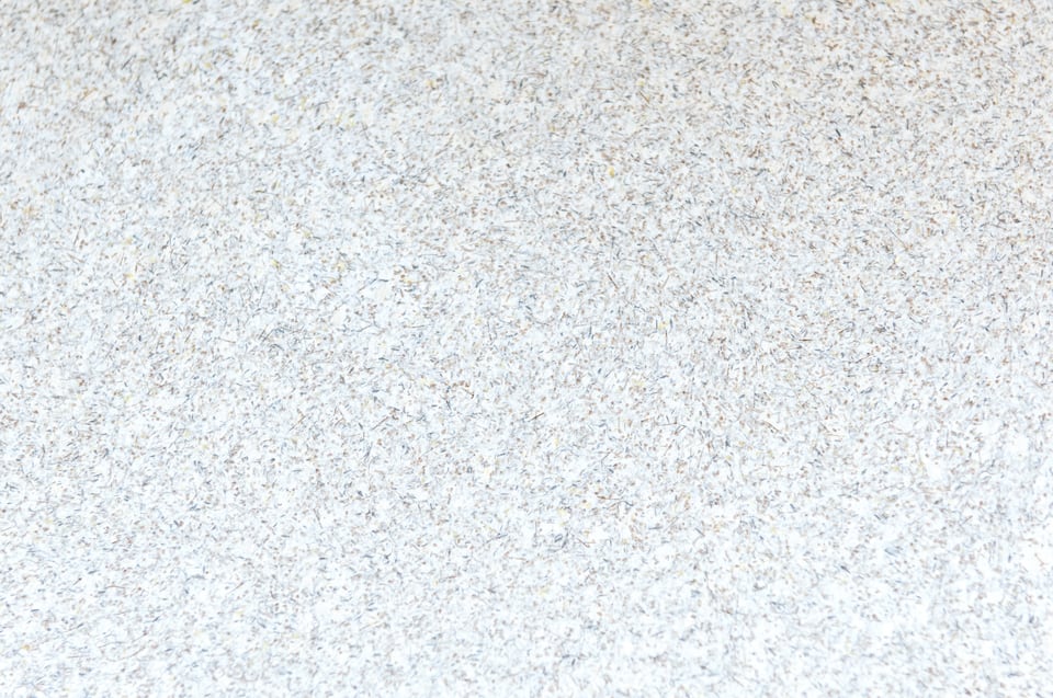 粒子の細かい砂で作られた砂壁の表面