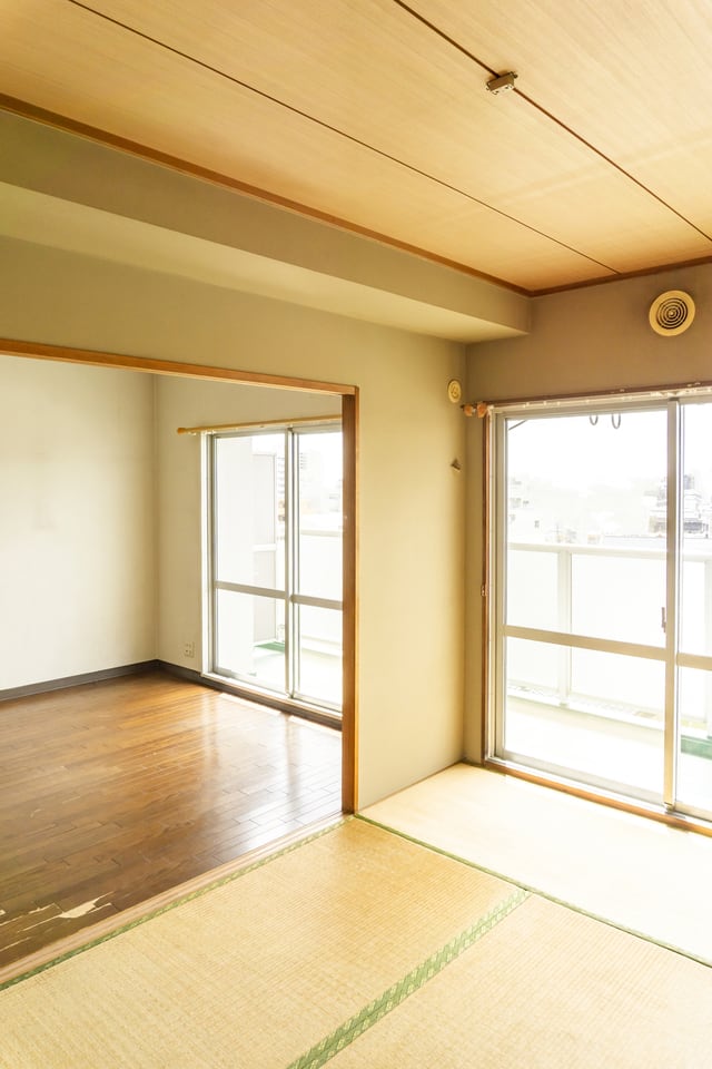 アウトフレーム工法を採用した出っ張りのない室内